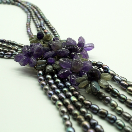 Ottaviani necklace with gray pearls and flower with semi-precious stones