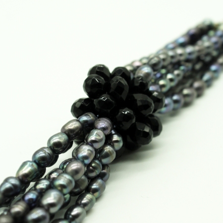 Bracelet Ottaviani gray pearls and central composed of black semi-precious stones